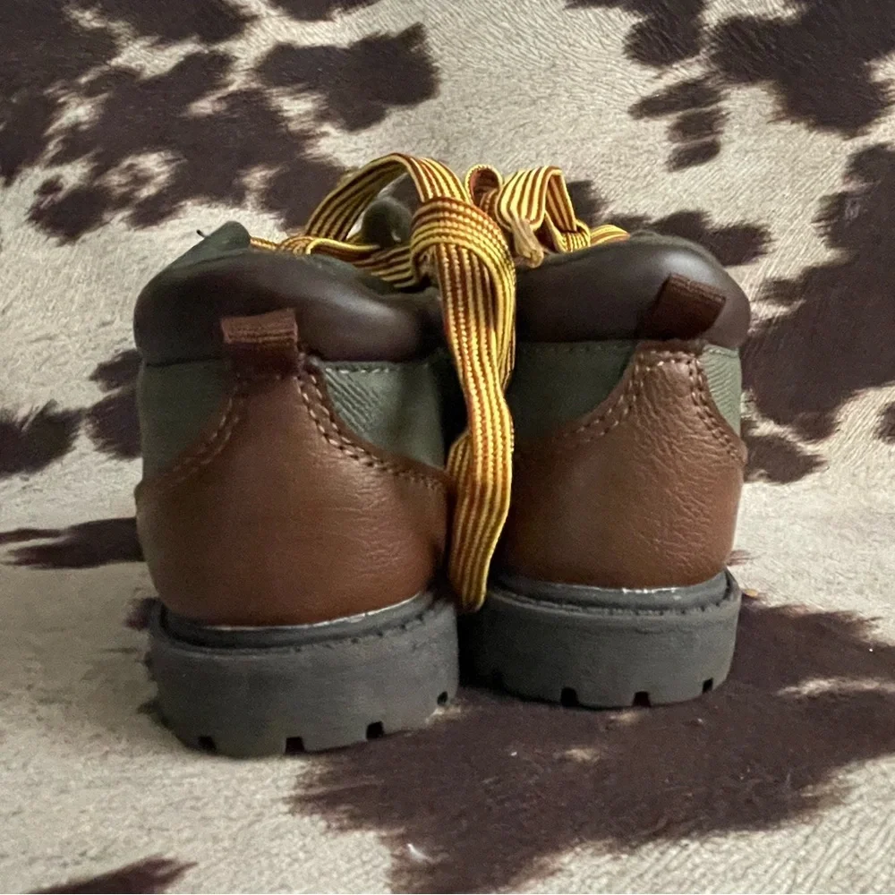 Carter’s brown toddler boys hiking boots 6c